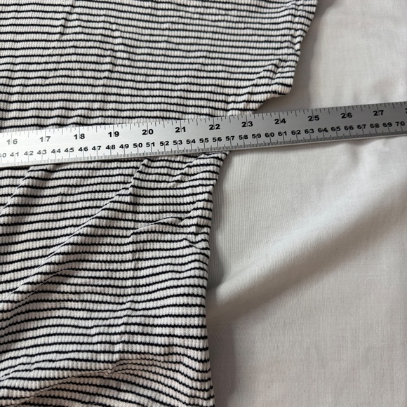 Aura Women's Button Up V-Neck Cropped‎ Black + White Top Waist Tie Beach Medium - Picture 8 of 13